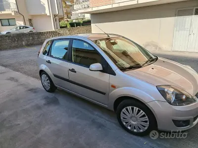 Usata Ford Fiesta 2006 Grigio Utilitaria
