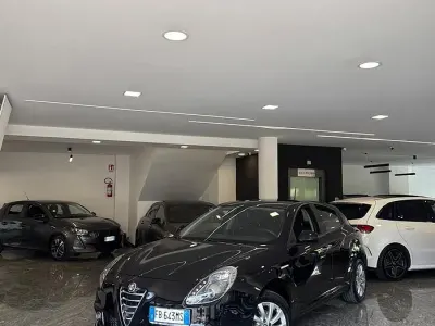 Usata Alfa Romeo Giulietta Distinctive 120 CV (88 kW) 2016 Nero Utilitaria