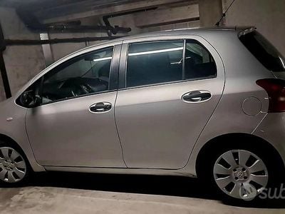 Usata Toyota Yaris 65 CV (47 kW) 2008 Grigio Utilitaria