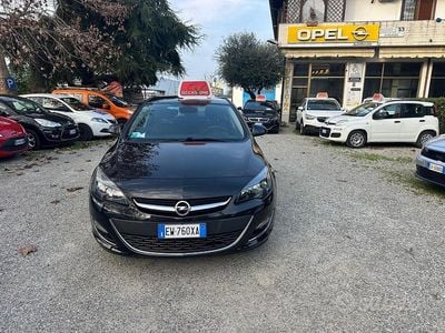 Usata Opel Astra Cosmo 100 CV (73 kW) 2014 Nero Berlina