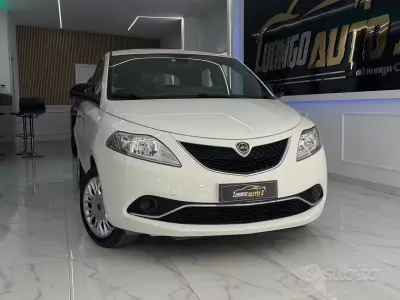 Usado Lancia Ypsilon Platinum 69 HP (50 kW) 2017 Branco Citadino