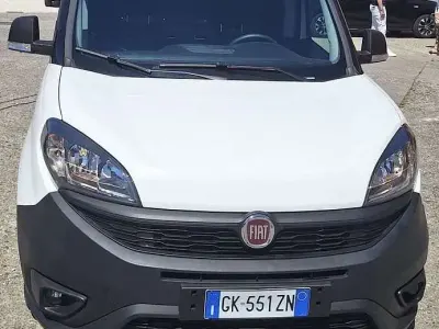 Usata Fiat Doblò 90 CV (66 kW) 2022 Bianco Monovolume