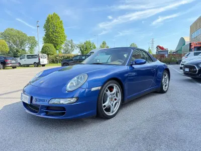 Usata Porsche 911 Carrera 4S Cabriolet Sport 355 CV (261 kW) 2006 Kobalt blau Cabrio