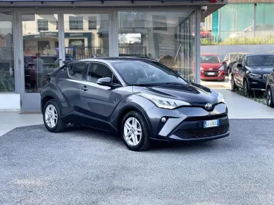 Usata Toyota C-HR 98 CV (72 kW) 2022 Grigio SUV