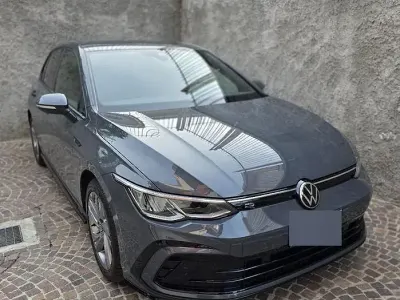 Usata VW Golf VIII R-line 150 CV (110 kW) 2022 Grigio Monovolume