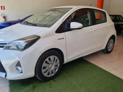 Usata Toyota Yaris Hybrid Style 75 CV (55 kW) 2016 Berlina