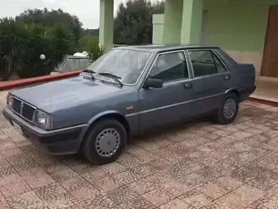 Usata Lancia Prisma 77 CV (56 kW) 1987 Grigio Berlina