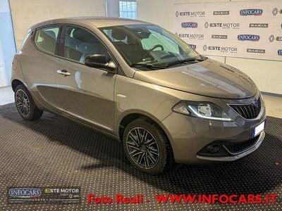 Usata Lancia Ypsilon Gold 70 CV (51 kW) 2023 Grigio metallizzato Utilitaria
