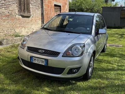 Usata Ford Fiesta Ghia 75 CV (55 kW) 2008 Berlina