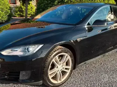 Usata Tesla Model S 135 kW (184 CV) 2015 Nero Utilitaria