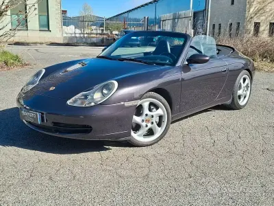 Usata Porsche 911 Carrera 4 Cabriolet 300 CV (220 kW) 2000 Viola Cabrio