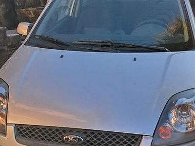 Usata Ford Fiesta 75 CV (55 kW) 2006 Grigio Utilitaria