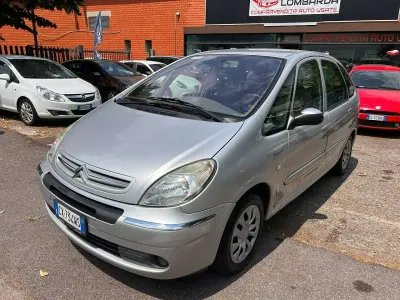 Usata Citroën Xsara Picasso 95 CV (69 kW) 2005 Grigio Monovolume