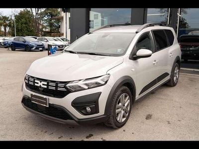Usata Dacia Jogger Expression 101 CV (74 kW) 2023 Grigio chiaro Monovolume