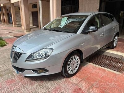 Usata Lancia Delta 120 CV (88 kW) 2011 Grigio Utilitaria