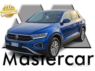 Usata VW T-Roc Life 110 CV (80 kW) 2023 Blu SUV