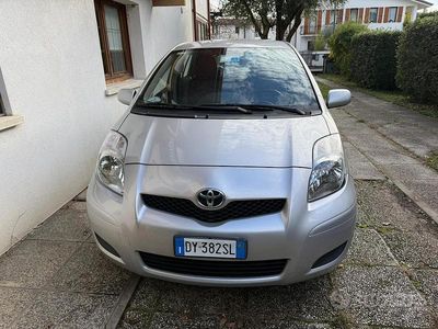 Usata Toyota Yaris 2009 Grigio Utilitaria