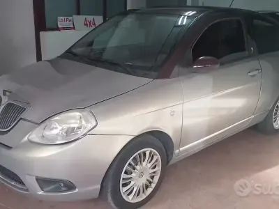 Begagnad Lancia Ypsilon 60 HK (44 kW) 2008 Brun Halvkombi