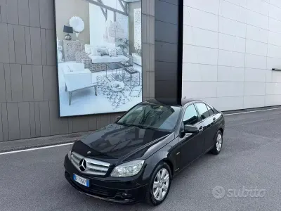 Usata Mercedes C220 Avantgarde 170 CV (125 kW) 2010 Nero Berlina