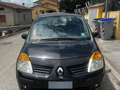 Usata Renault Modus 68 CV (50 kW) 2005 Nero Monovolume