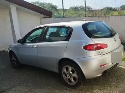Usata Alfa Romeo 147 120 CV (88 kW) 2008 Grigio Utilitaria