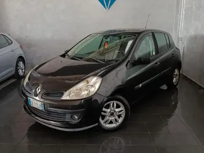 Usata Renault Clio II 75 CV (55 kW) 2007 Nero Berlina