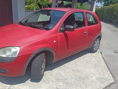 Usata Opel Corsa 65 CV (47 kW) 2002 Rosso Utilitaria