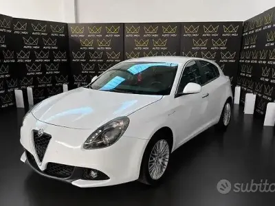 Usata Alfa Romeo Giulietta Distinctive 120 CV (88 kW) 2014 Bianco Utilitaria