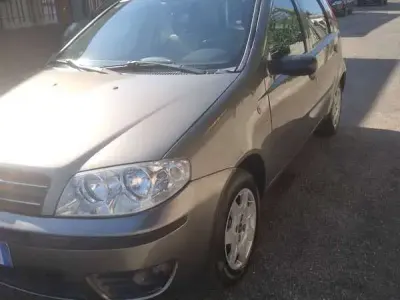 Usata Fiat Punto 60 CV (44 kW) 2006 Grigio Utilitaria