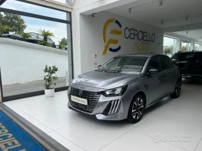 Usata Peugeot 208 Allure 101 CV (74 kW) 2025 Grigio metallizzato Utilitaria