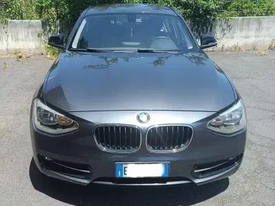 Usata BMW 118 Sport Line 143 CV (105 kW) 2011 Grigio Utilitaria