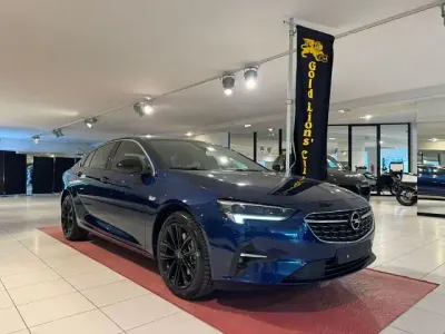 Usata Opel Insignia Sport 174 CV (127 kW) 2019 Nero metallizzato Utilitaria