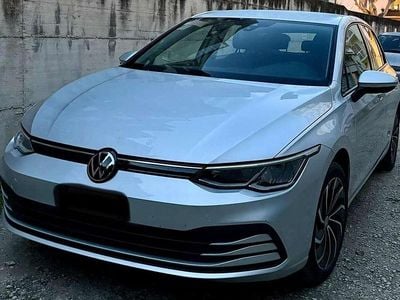 Usata VW Golf VIII Life 131 CV (96 kW) 2023 Argento Berlina