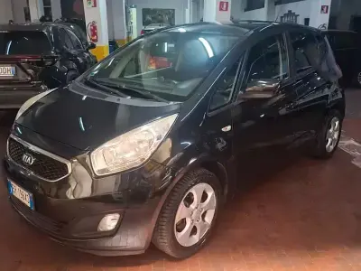 Usata Kia Venga 90 CV (66 kW) 2013 Nero Utilitaria
