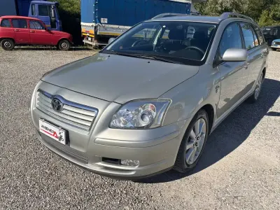 Usata Toyota Avensis 116 CV (85 kW) 2005 Marrone Station wagon