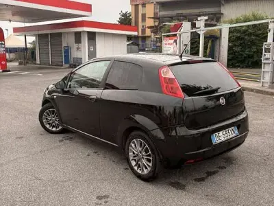 Usata Fiat Grande Punto Dynamic 65 CV (47 kW) 2006 Nero Utilitaria