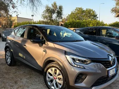 Usata Renault Captur Rive Gauche 140 CV (102 kW) 2022 Grigio SUV