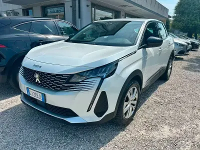 Usata Peugeot 3008 Active 131 CV (96 kW) 2022 Bianco SUV