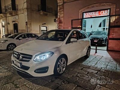Usata Mercedes B180 108 CV (79 kW) 2016 Bianco Monovolume