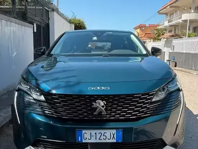 Gebraucht Peugeot 5008 Allure 131 PS (96 kW) 2022 Grün SUV
