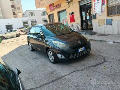 Usata Renault Scénic III 110 CV (80 kW) 2011 Bluazzurro Monovolume