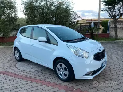 Usata Kia Venga Active 90 CV (66 kW) 2018 Bianco Utilitaria