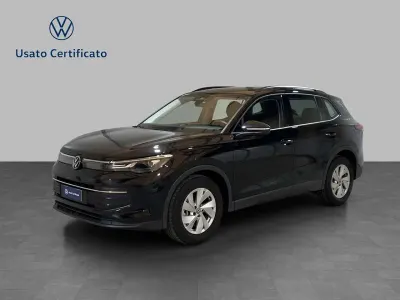 Usata VW Tiguan Life 150 CV (110 kW) 2025 Grenadill black metallizzato SUV