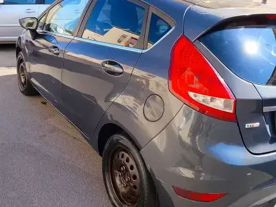 Usata Ford Fiesta 80 CV (58 kW) 2010 Berlina