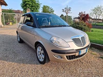 Usata Lancia Ypsilon 70 CV (51 kW) 2006 Marrone Utilitaria