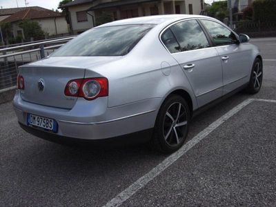 Usata VW Passat Highline 140 CV (102 kW) 2007 Argento metallizzato Berlina