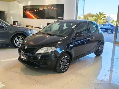 Usado Lancia Ypsilon Platinum 69 HP (50 kW) 2018 Preto Citadino