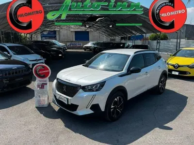 Usata Peugeot 2008 Allure 131 CV (96 kW) 2022 Bianco SUV