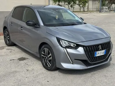 Usata Peugeot 208 Allure 102 CV (75 kW) 2023 Other Utilitaria