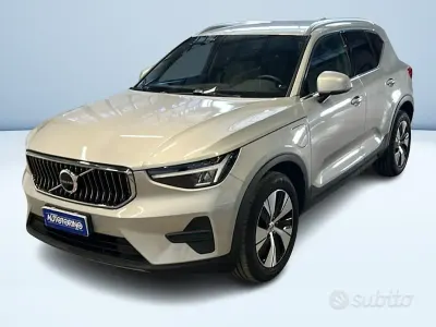 Usata Volvo XC40 Plus 180 CV (132 kW) 2022 Grigio metallizzato SUV